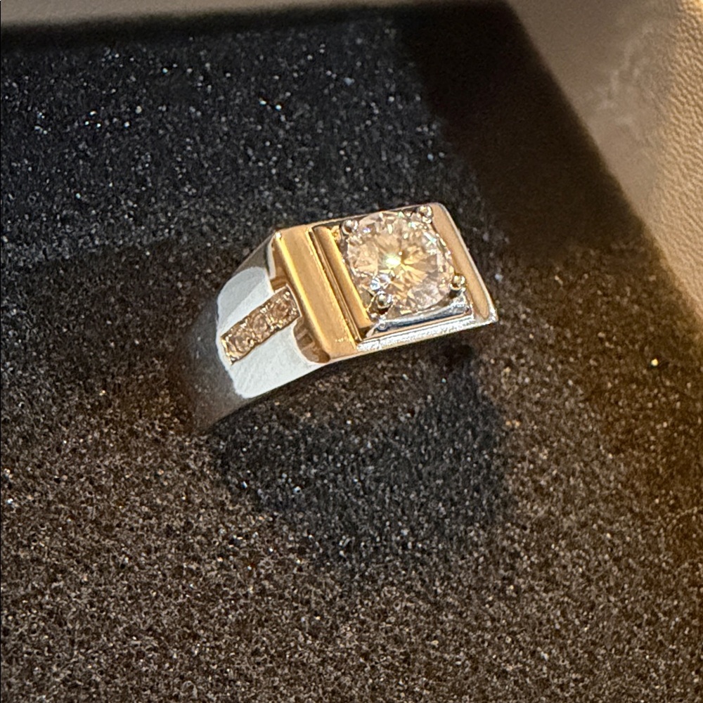 Elegant men’s adjustable Silver and Gold Ring with Diamond